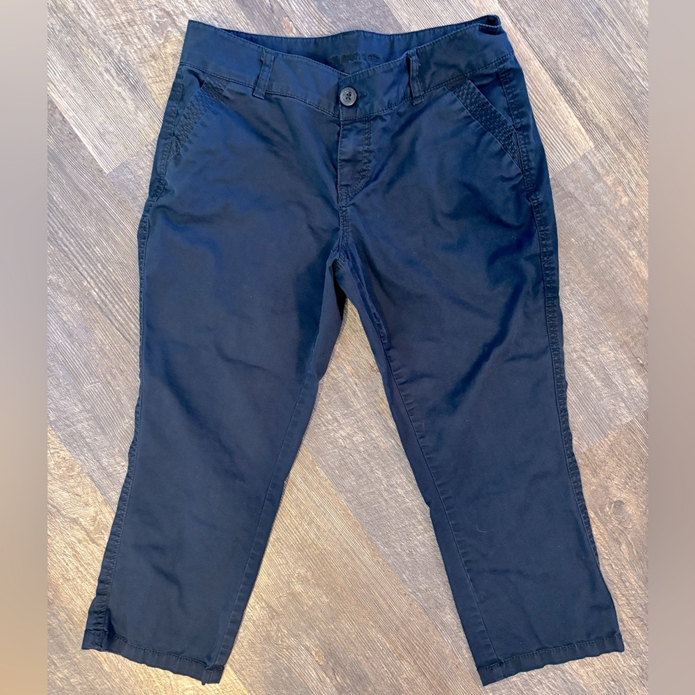 Like New Women’s Maurices Navy Capris